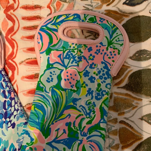 Lily Pulitzer Wine Bottle Carriers - Picture 3 of 3